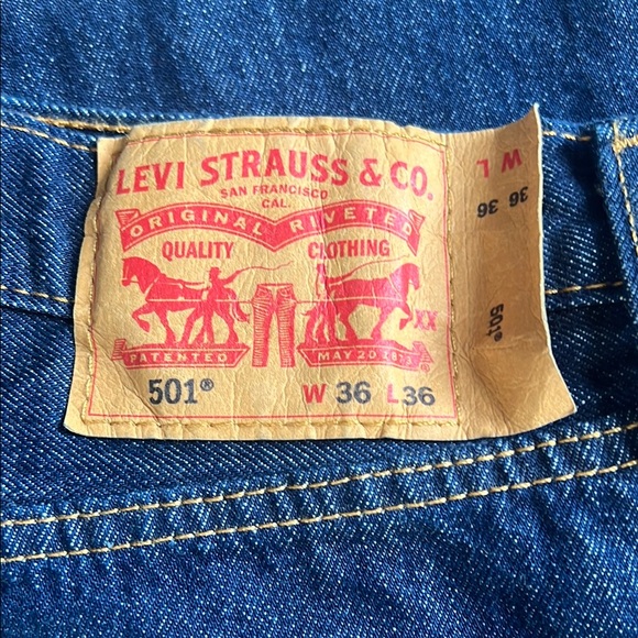 Levi's Men's Dark Blue Jeans NWOT - Picture 2 of 4